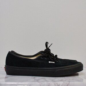 VANS | BLACK AUTHENTIC SHOE